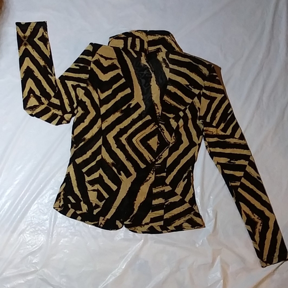 Black & Tan Fitted Patterned Jacket - Picture 5 of 7